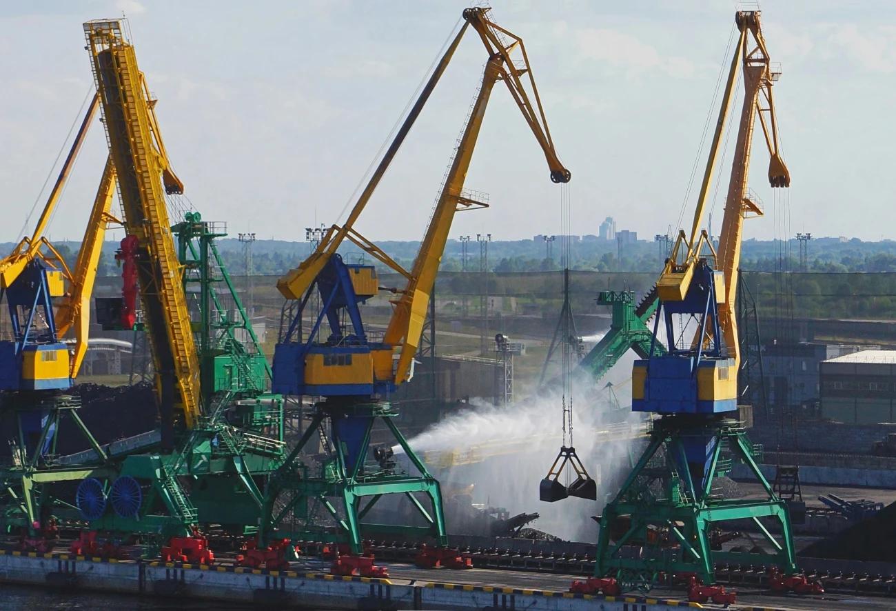 crane transporting